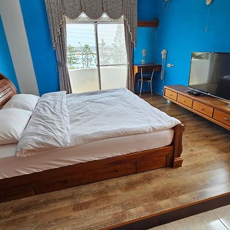 Sea Front Homestay Манонг Екстериор снимка