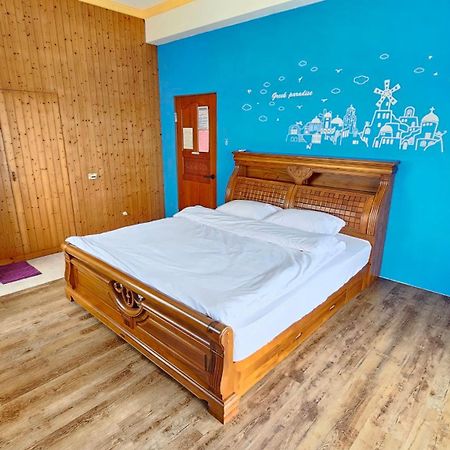 Sea Front Homestay Манонг Екстериор снимка
