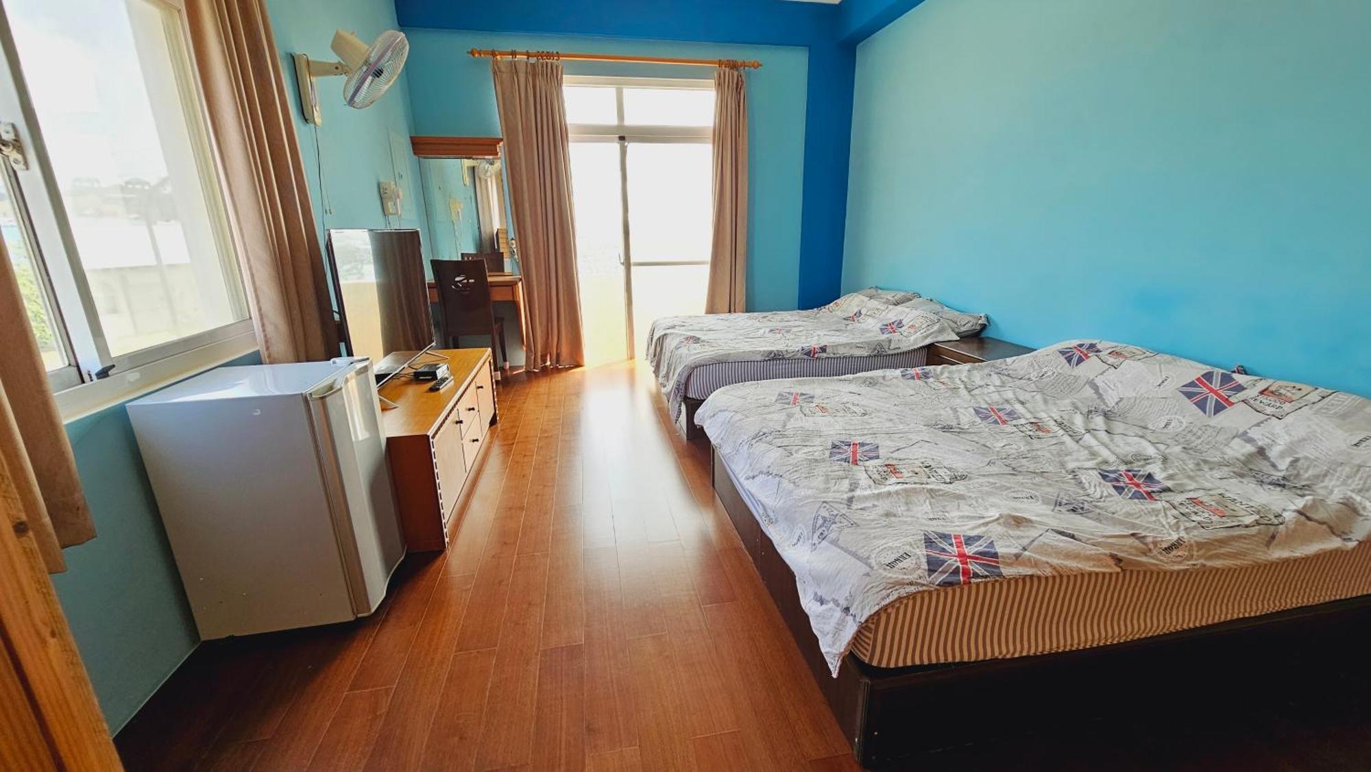 Sea Front Homestay Манонг Екстериор снимка