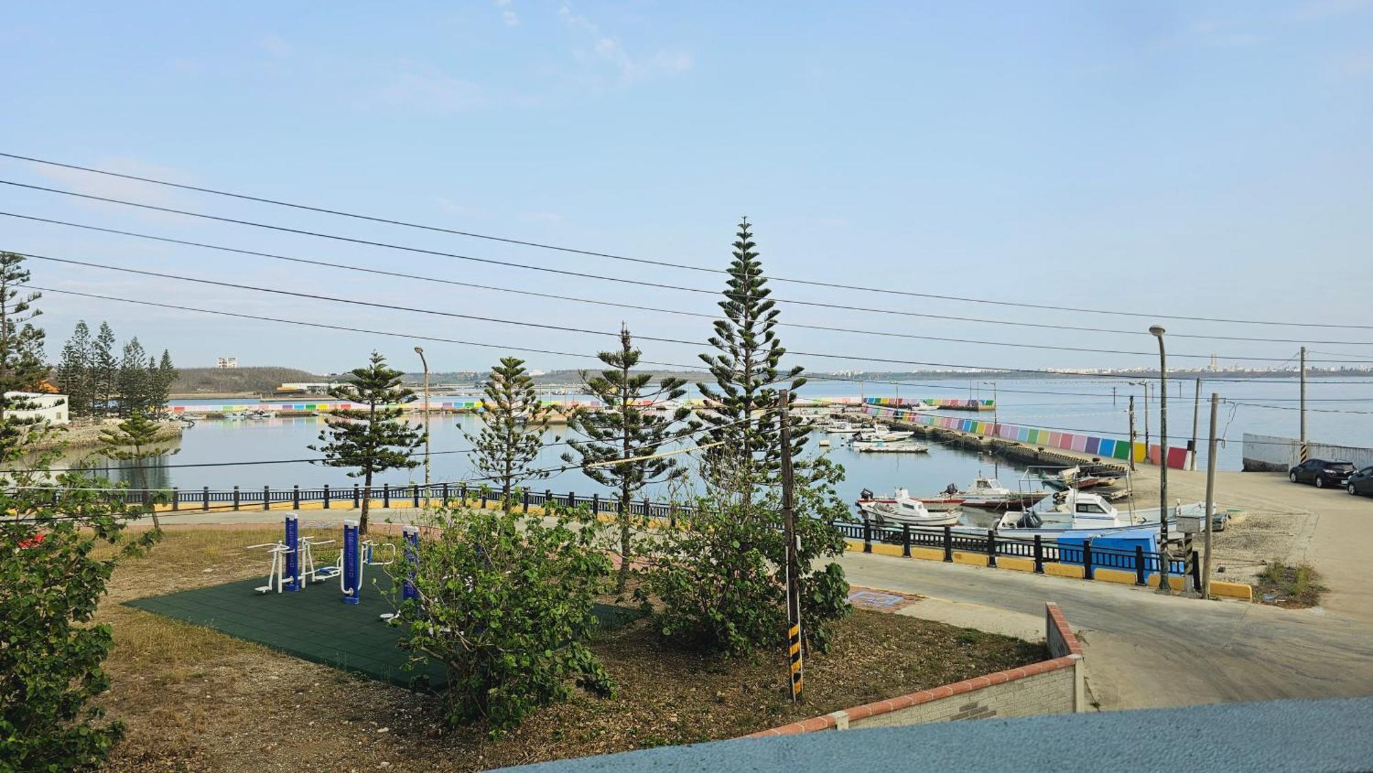 Sea Front Homestay Манонг Екстериор снимка