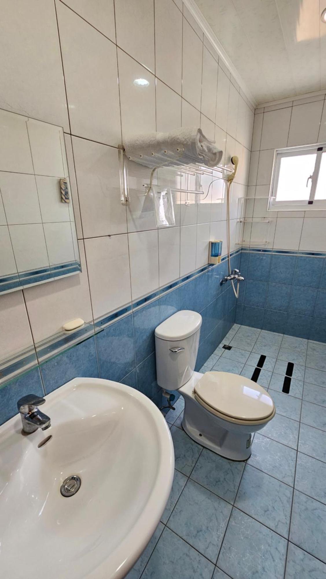 Sea Front Homestay Манонг Екстериор снимка