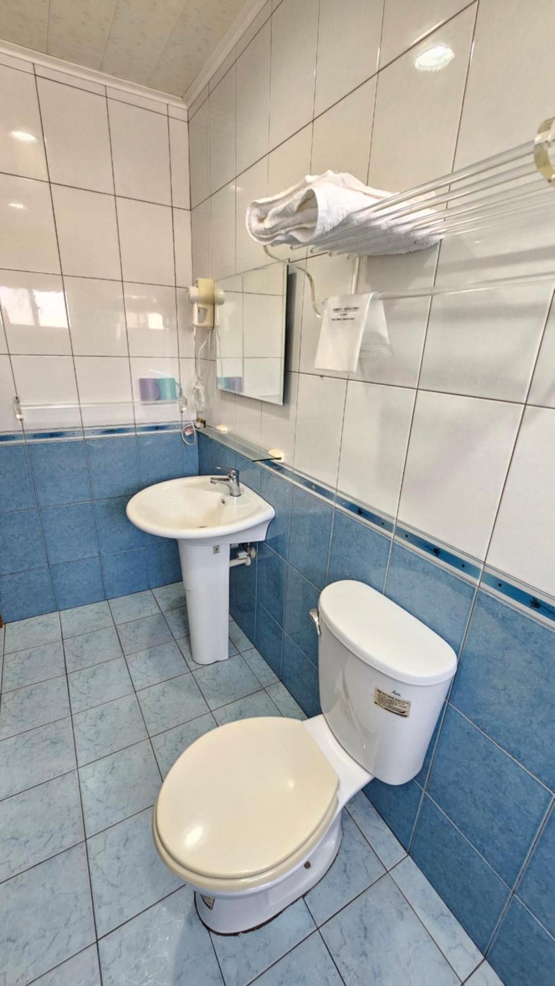 Sea Front Homestay Манонг Екстериор снимка