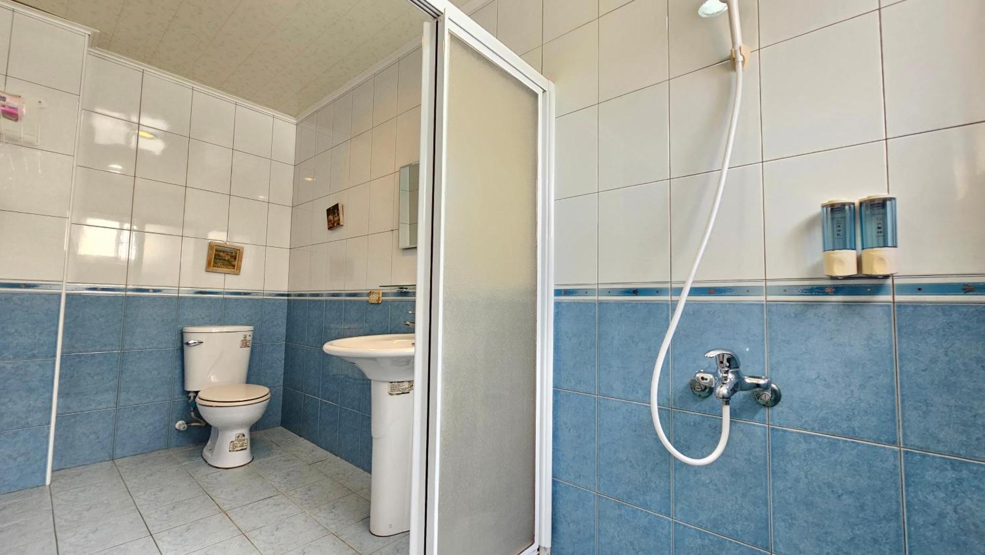 Sea Front Homestay Манонг Екстериор снимка