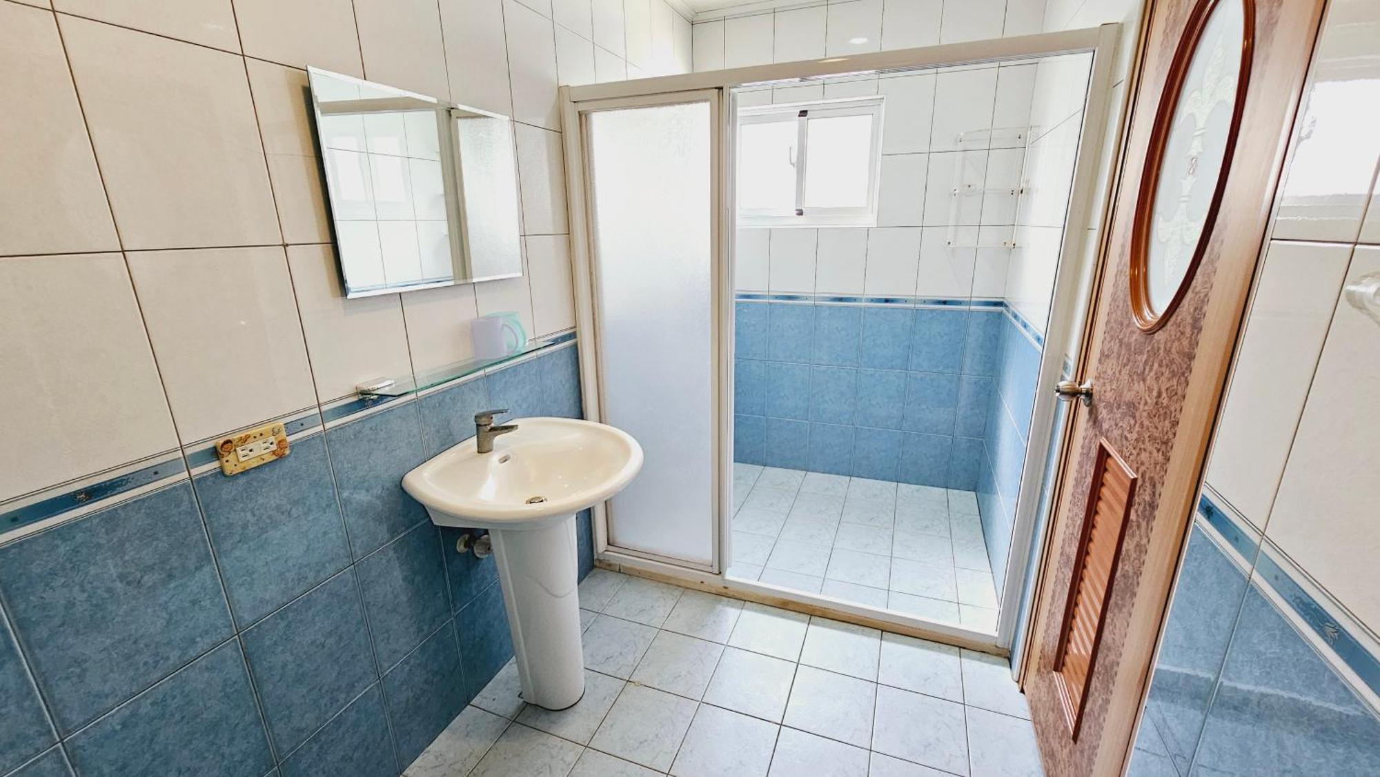 Sea Front Homestay Манонг Екстериор снимка