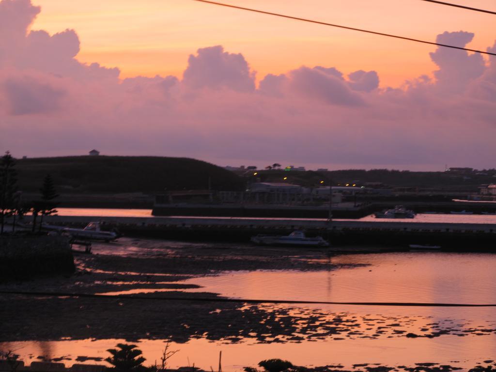 Sea Front Homestay Манонг Екстериор снимка